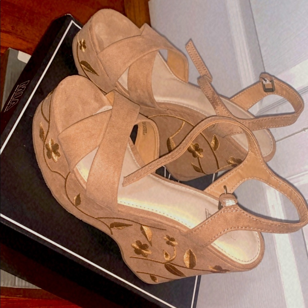 Wedge heels